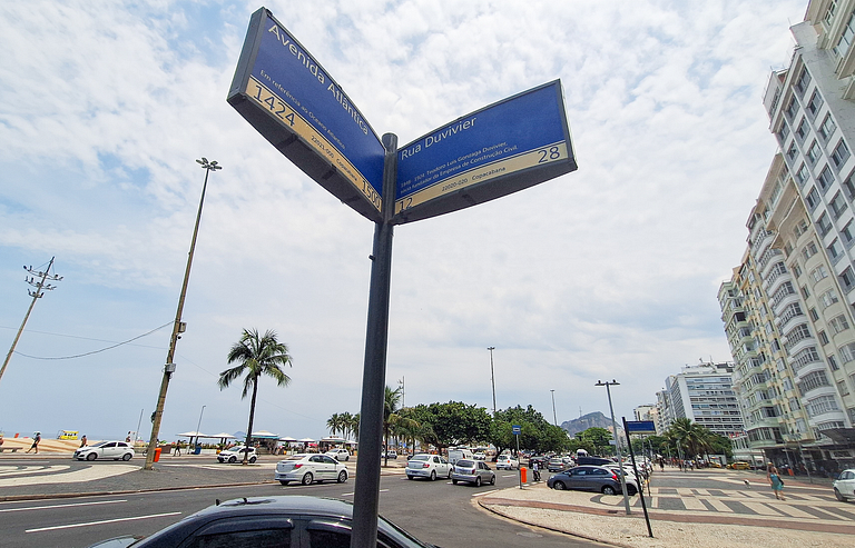 Sofisticação e Elegância com Vista Mar 2min Praia